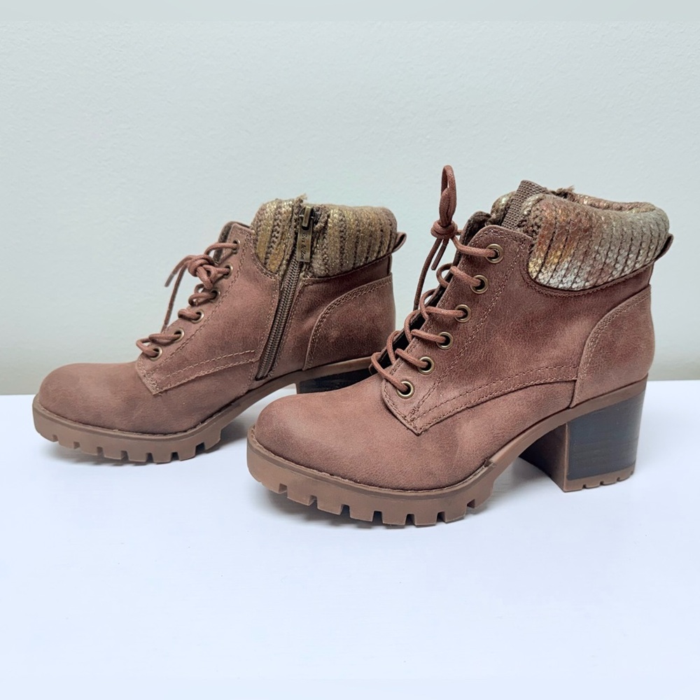 Eva & Zoe Brown Ankle Boots Knit Cuff, size 6 boots with 2" heel